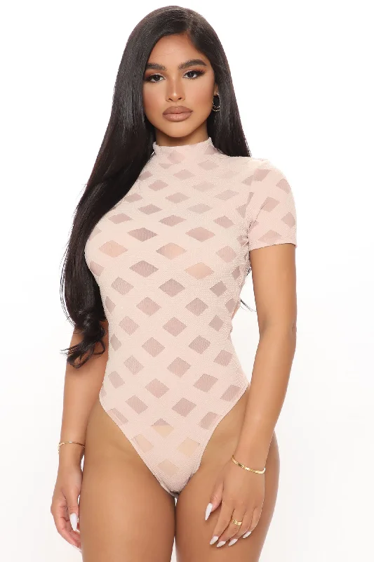 edges-that-scratch-short-sleeve-bodysuit-nude