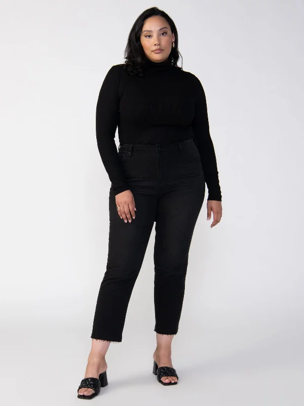 essential-turtleneck-black-inclusive-collection