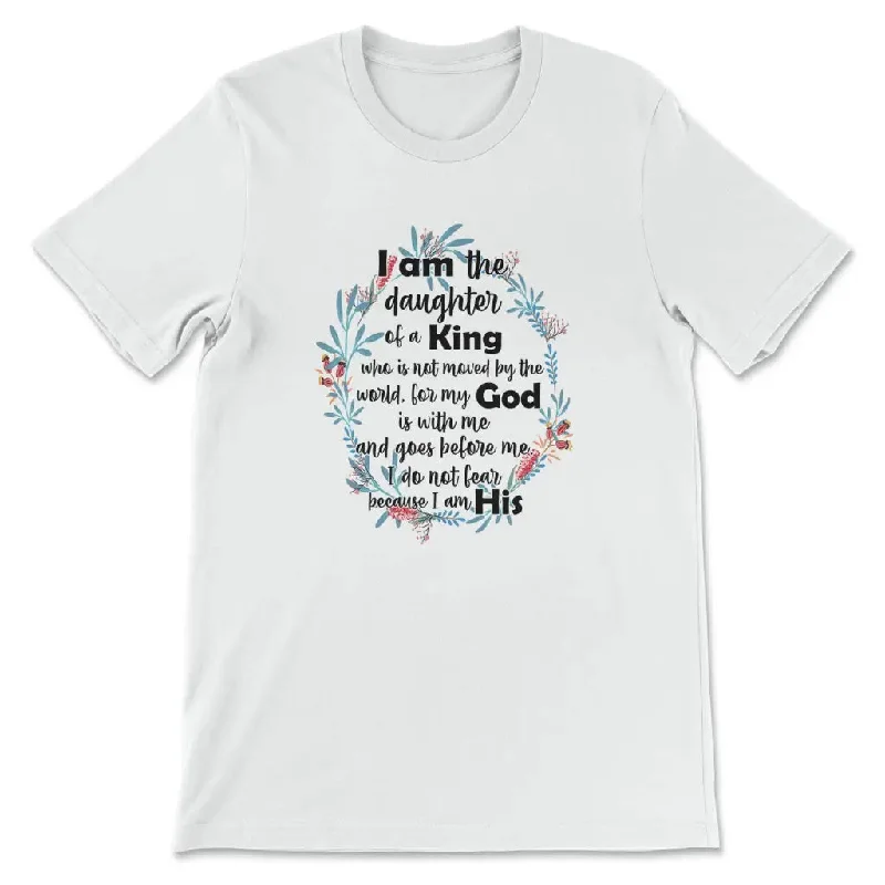 I am the daughter of a King who is not moved by the world Women’s t-shirt