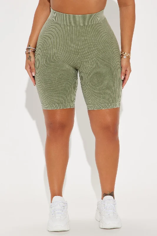 Mia Ribbed Seamless Biker Short - Olive