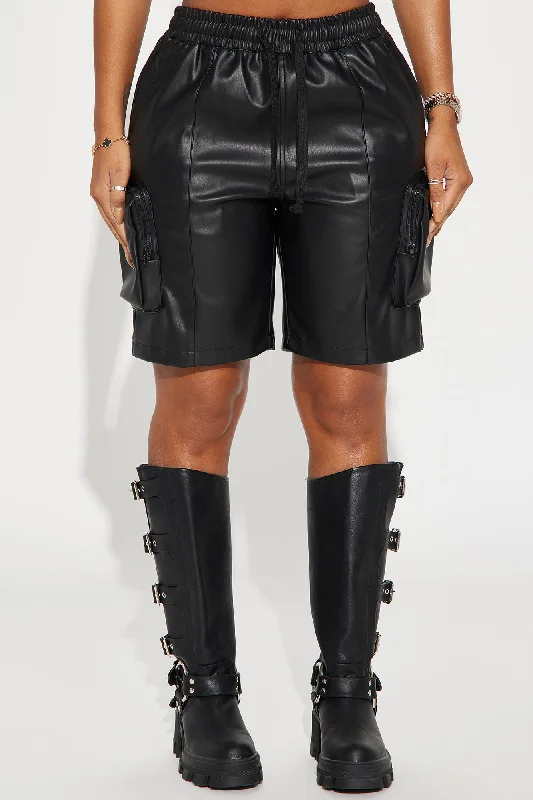 rebellious-faux-leather-bermuda-short-black