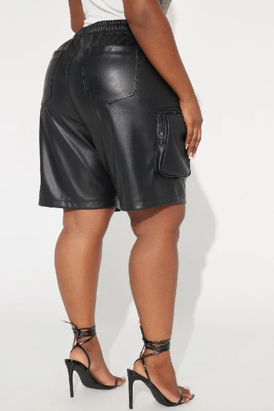 rebellious-faux-leather-bermuda-short-black