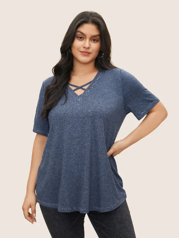 solid-crisscross-neck-contrast-stitch-t-shirt