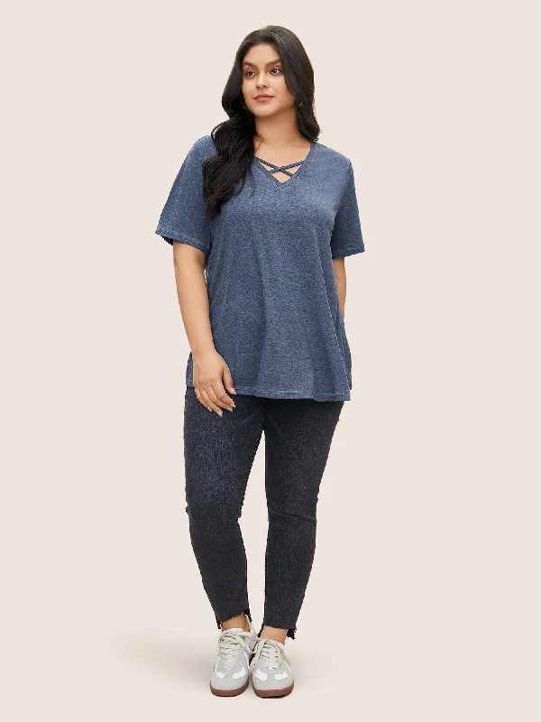 solid-crisscross-neck-contrast-stitch-t-shirt