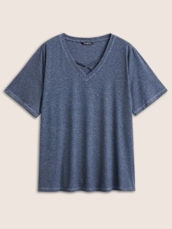 solid-crisscross-neck-contrast-stitch-t-shirt