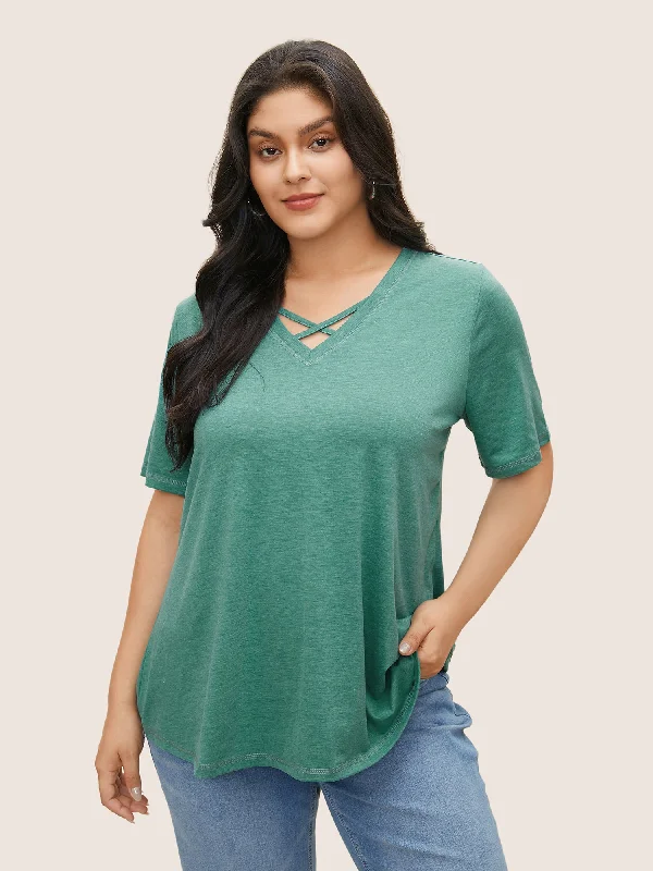 solid-crisscross-neck-contrast-stitch-t-shirt