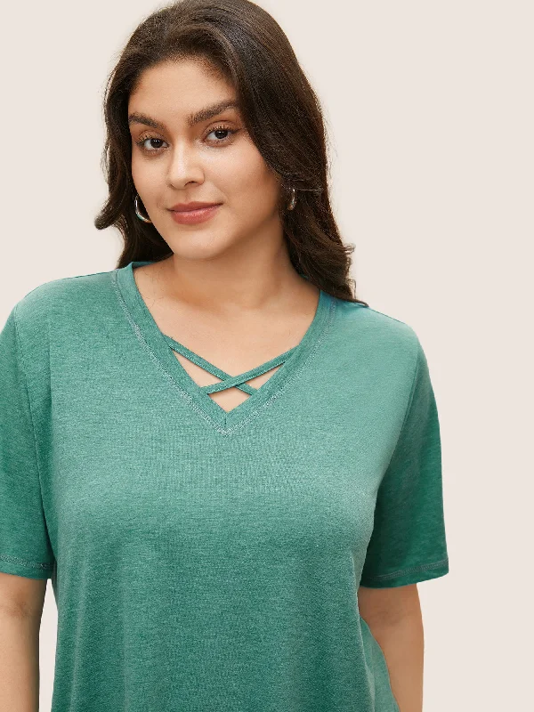 solid-crisscross-neck-contrast-stitch-t-shirt