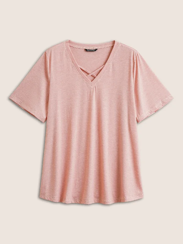 solid-crisscross-neck-contrast-stitch-t-shirt