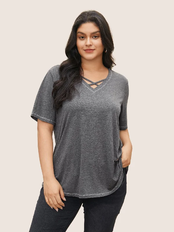 solid-crisscross-neck-contrast-stitch-t-shirt