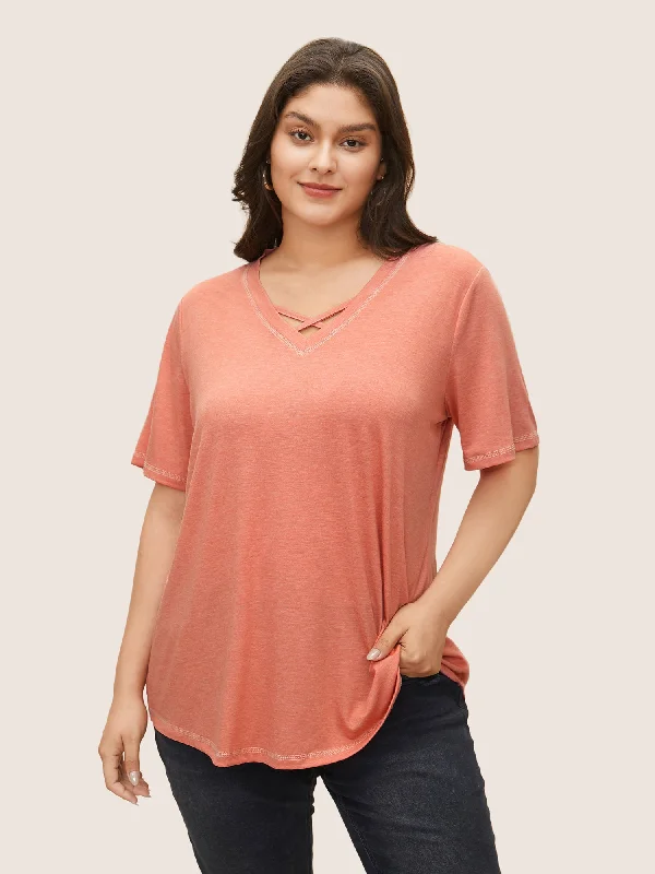 solid-crisscross-neck-contrast-stitch-t-shirt