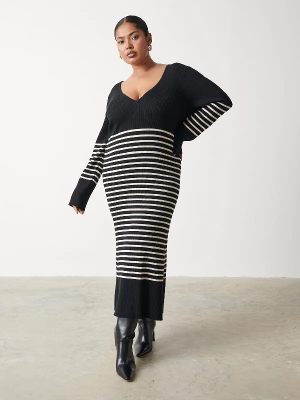 Vanessa Stripped Knit Dress Curve - Black and White Stripe